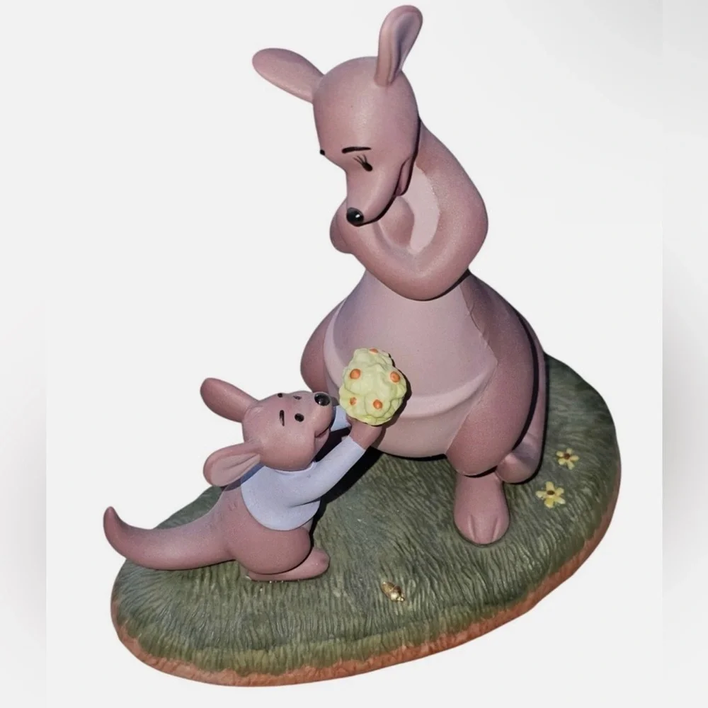 Winnie the Pooh and Friends Figurine- I Love you Mama - Picture 2 of 3
